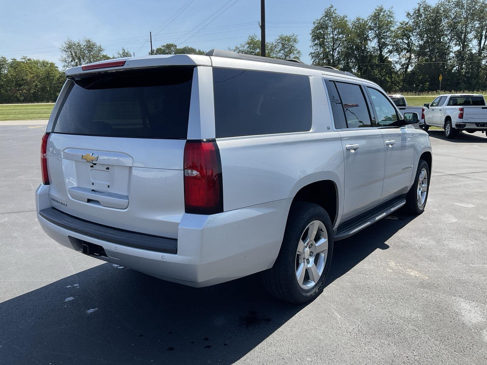 Used 2018  CHEVROLET SUV image 6