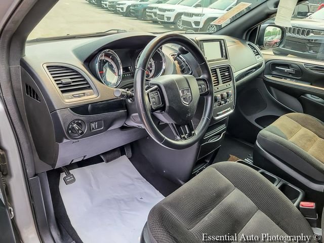 Used 2018 Silver Dodge SE Plus image 9