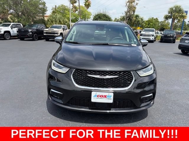Used 2023 Brilliant Black Chrysler Limited image 2