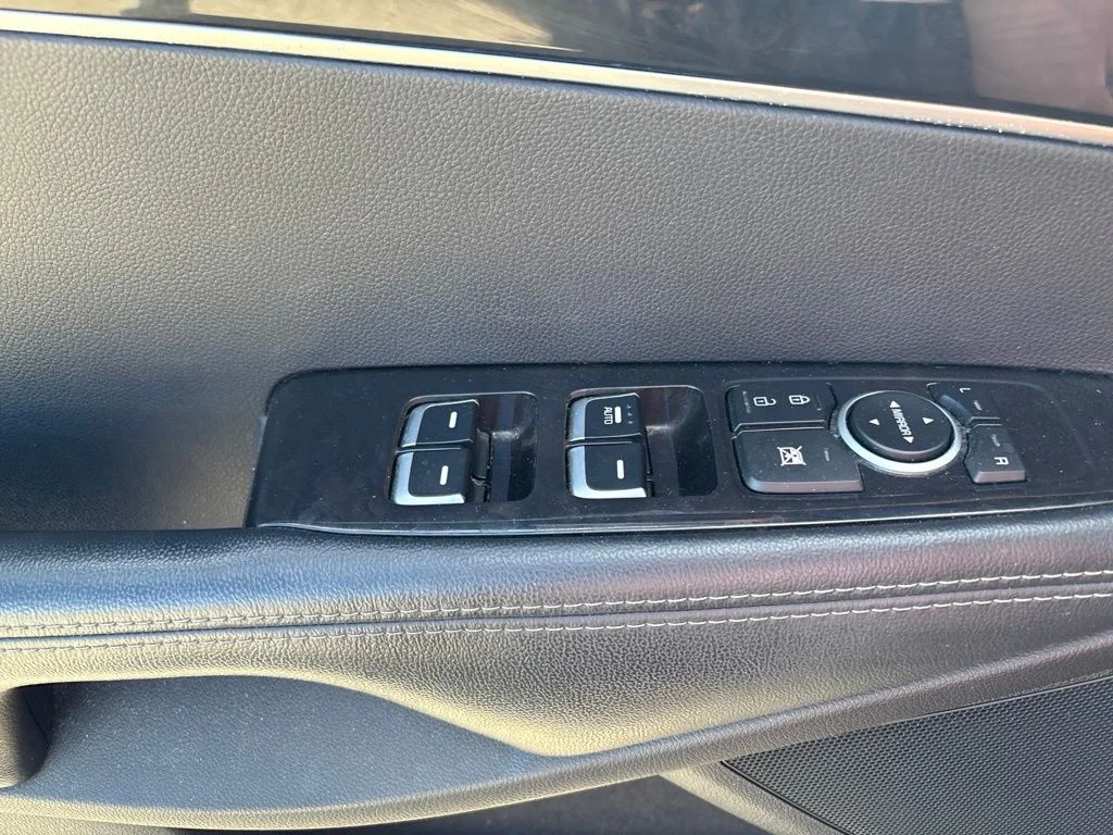 Used 2017 Purple Kia LX image 27