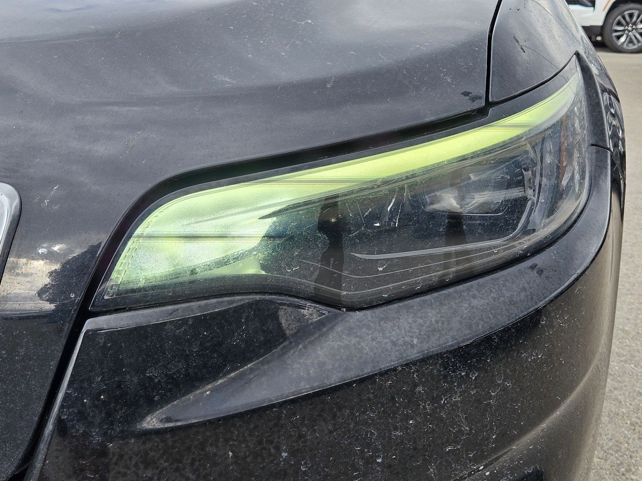 Used 2020 Diamond Black Crystal Pearlcoat Jeep Latitude image 10