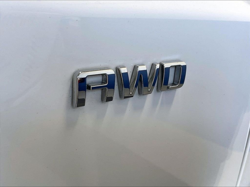 Used 2024 White Chevrolet LT image 30