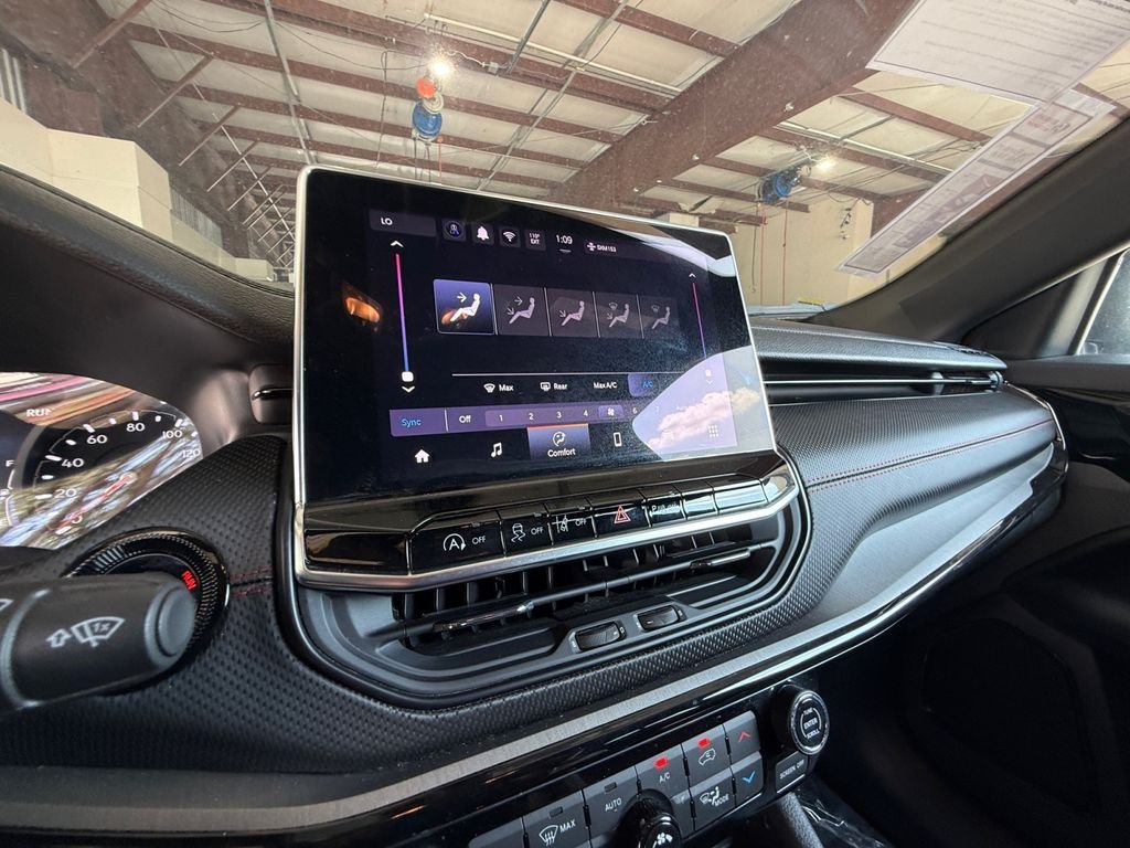 Used 2025 Silver Jeep Trailhawk image 21