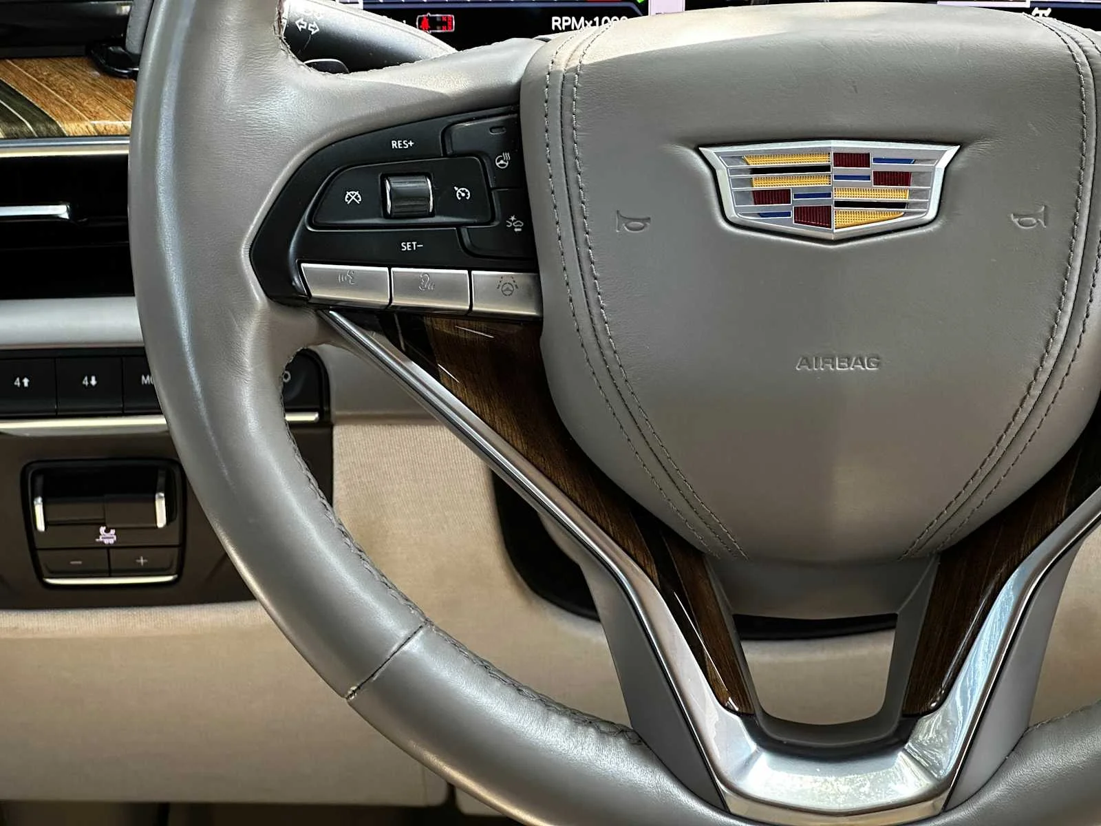 Used 2023 Crystal White Tricoat Cadillac Premium Luxury Platinum image 21