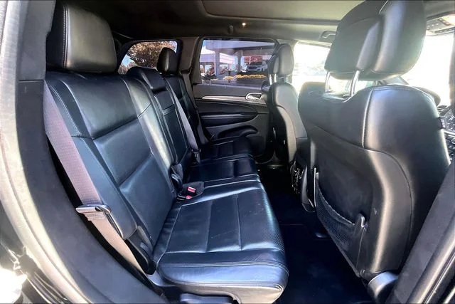 Used 2019 Diamond Black Jeep Limited image 27