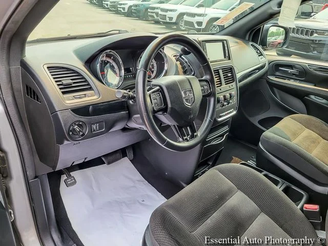Used 2018 Silver Dodge SE Plus image 9
