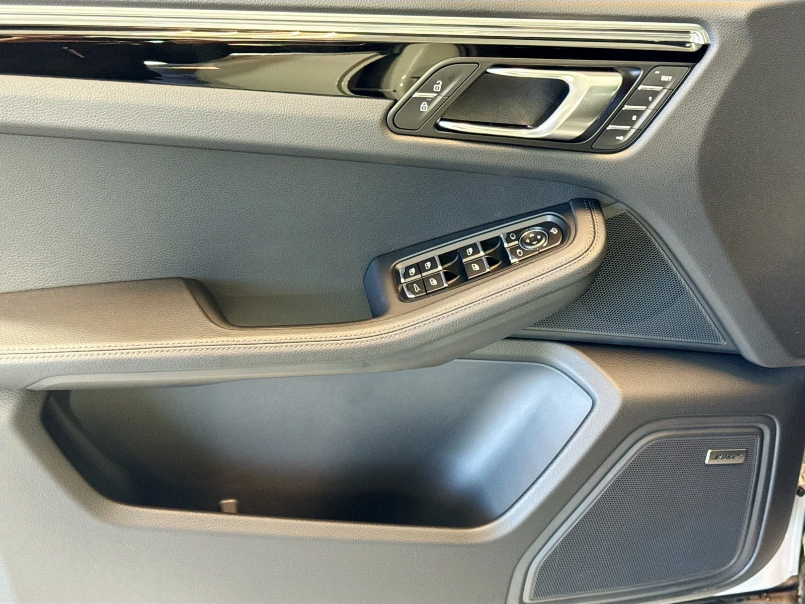 2026 Porsche Macan Base - Photo 11