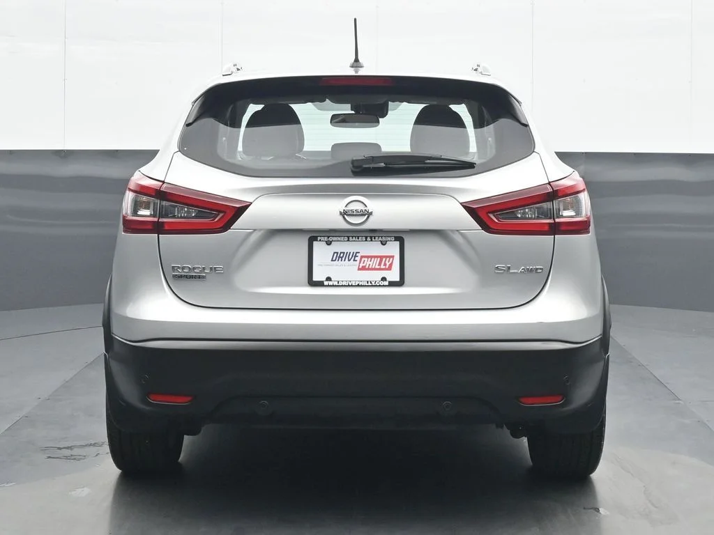 Used 2021 Silver Nissan SL image 5
