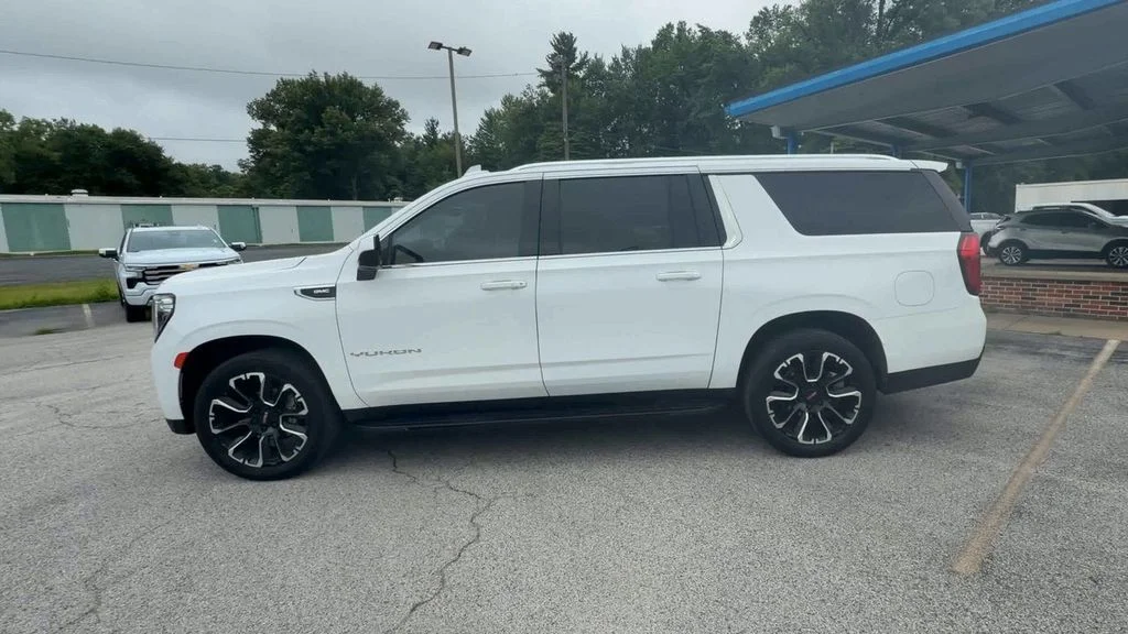Used 2022 White GMC SLE image 5