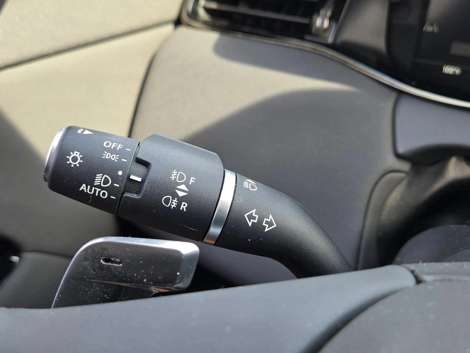 Used 2024 White Land Rover Core S image 15
