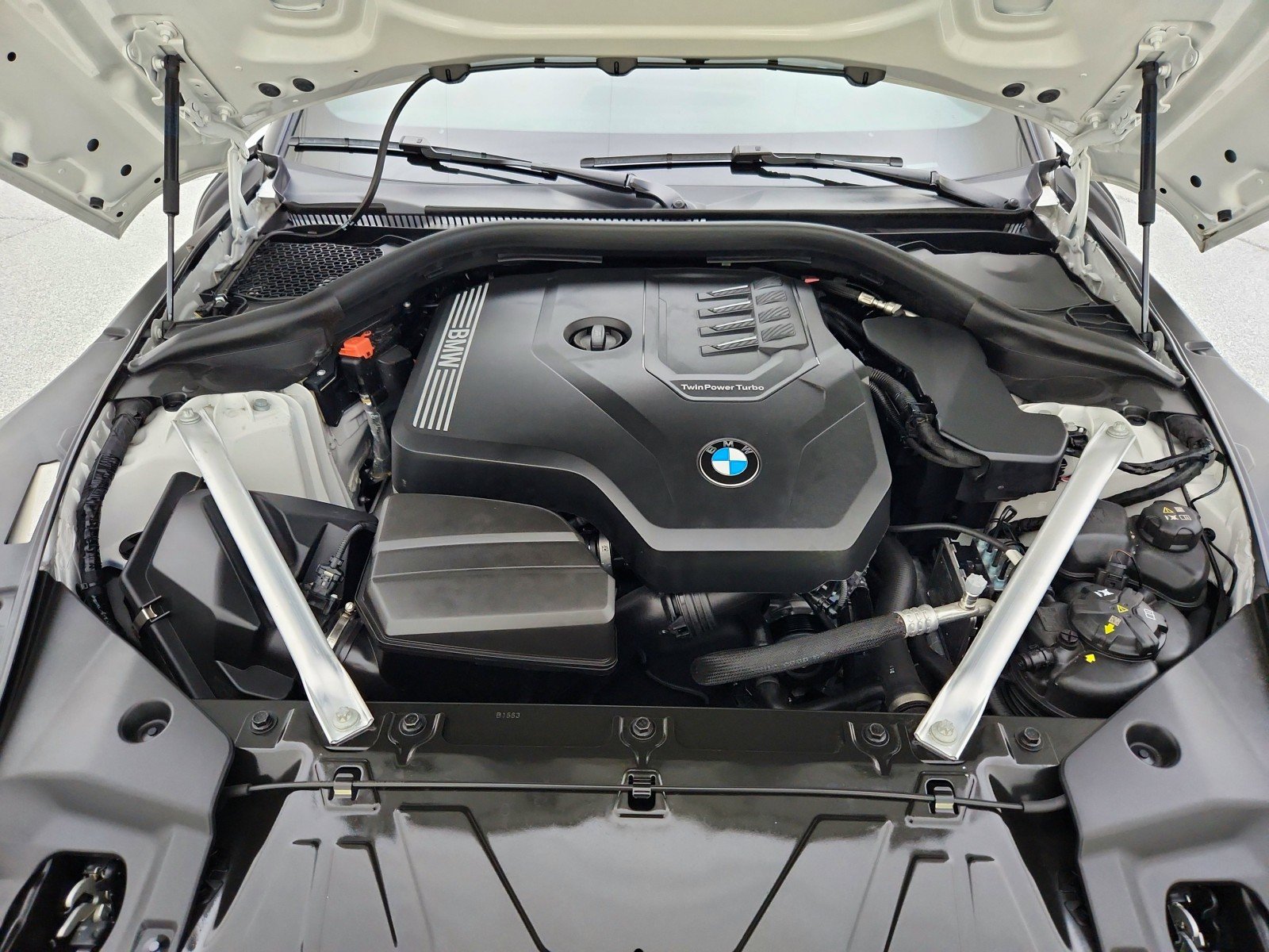 Used 2023 Alpine White BMW sDrive30i image 31