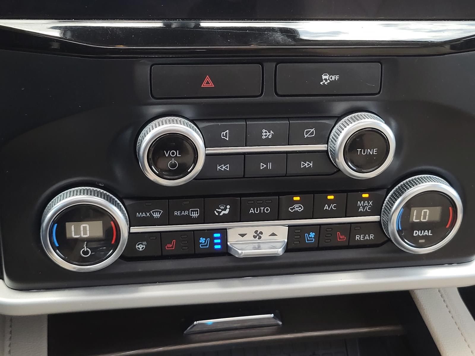 Used 2023 Agate Black Metallic Ford Limited image 28