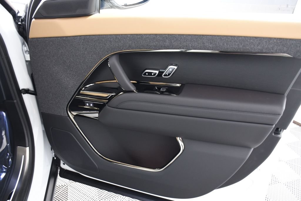 New 2026 Fuji White Land Rover Dynamic SE image 17