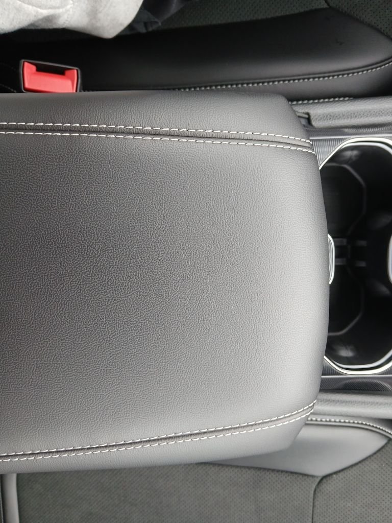 New 2026 Bright White Clear-Coat Exterior Paint Jeep Altitude image 23