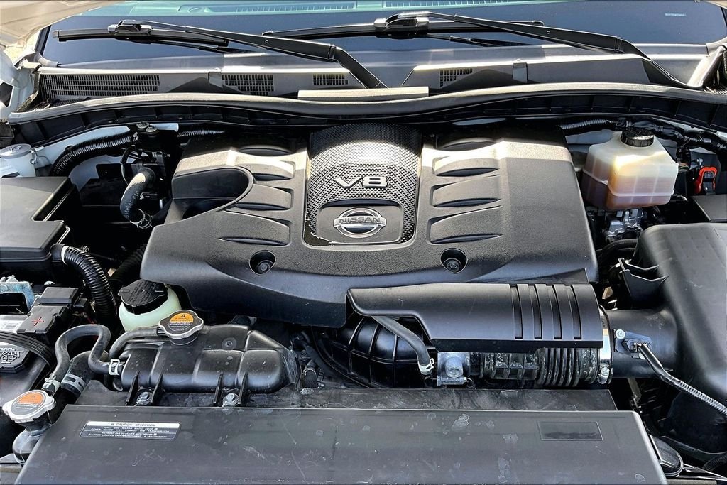 Used 2021 White Nissan Platinum image 9
