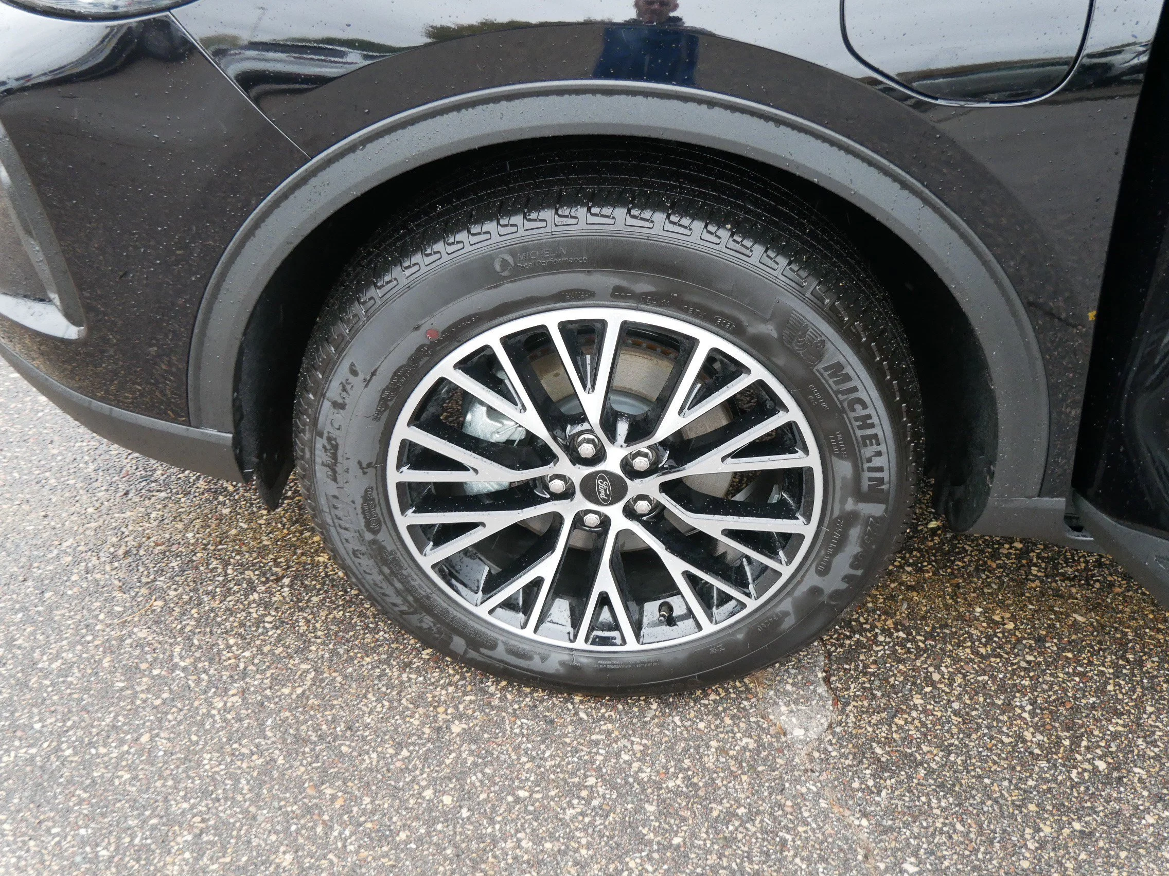 New 2025 Agate Black Metallic Ford PHEV image 15
