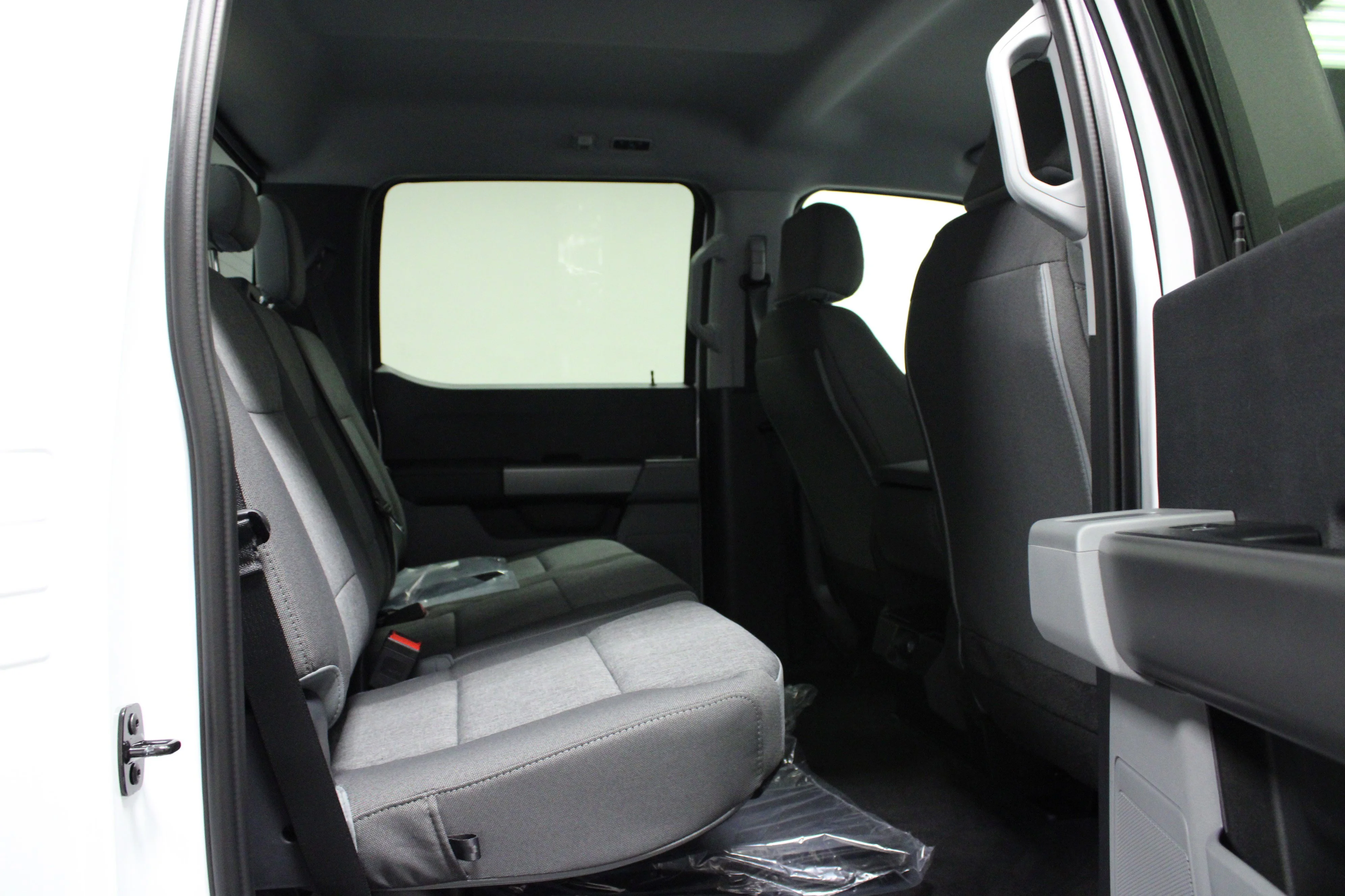 New 2026 Oxford White Ford F-350® XL image 15