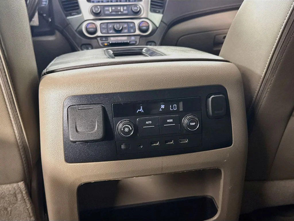 Used 2018 Iridescent Pearl Tricoat Chevrolet LT image 31