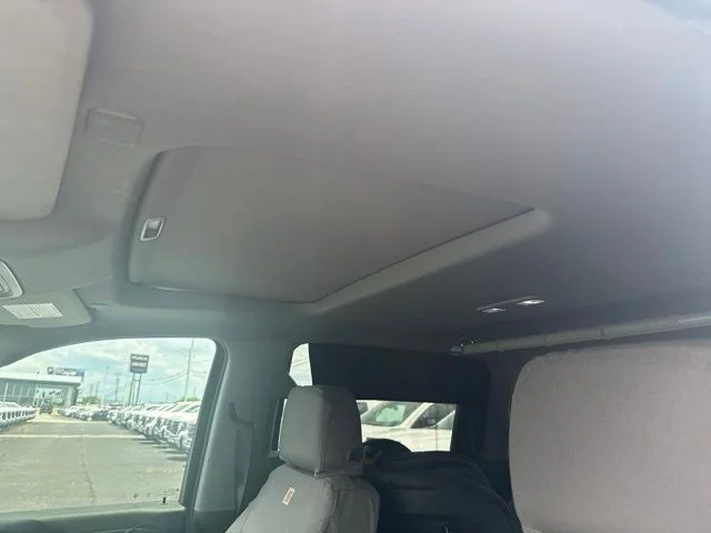 Used 2022 White GMC Denali image 30