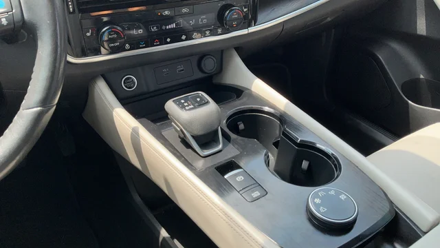 Used 2021 Blue Nissan SL image 18