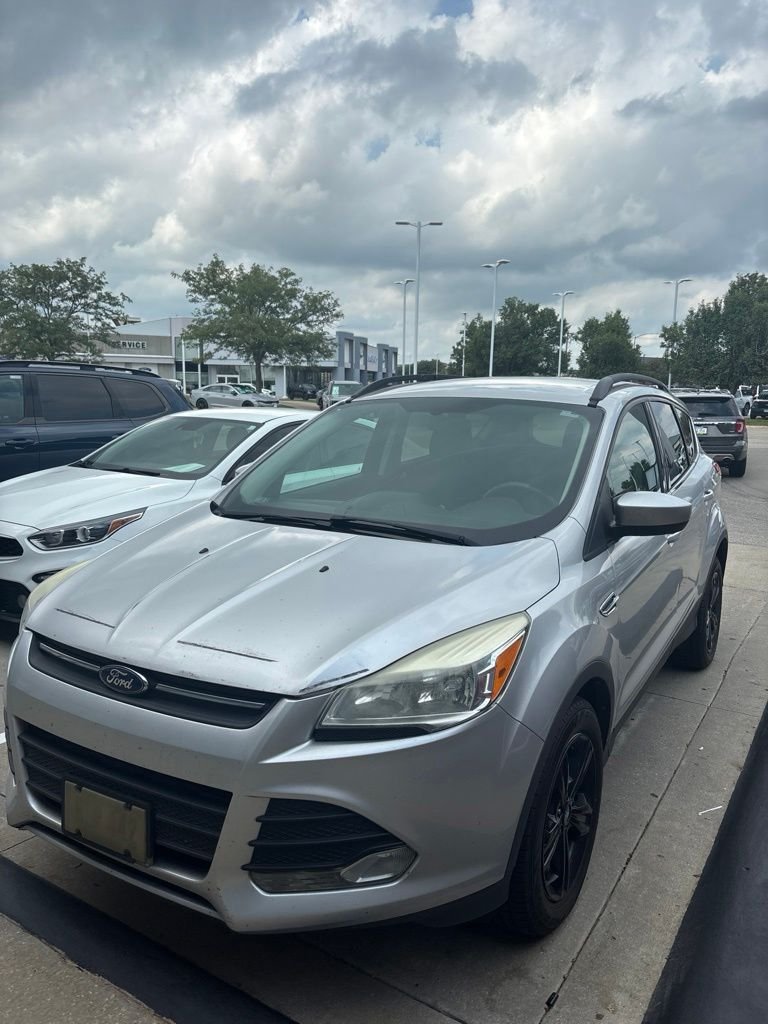 Used 2014  Ford SE image 2
