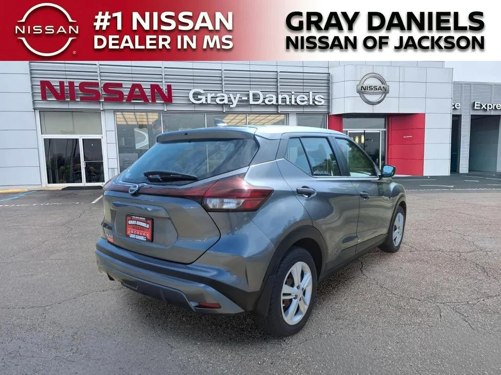 Used 2022 Gray Nissan S image 7