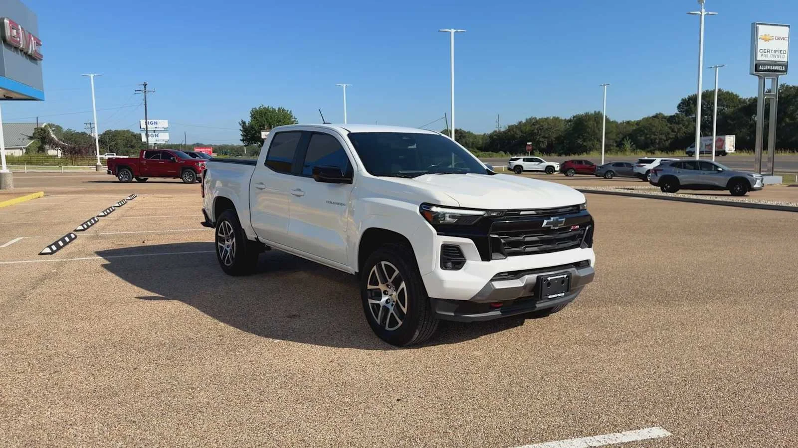 Used 2023 SUMMIT WHITE Chevrolet 4WD Z71 image 3