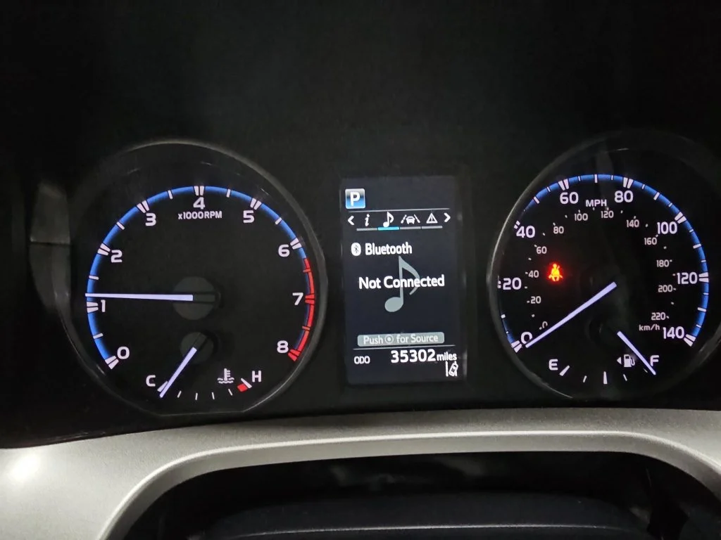 Used 2017 White Toyota LE image 21