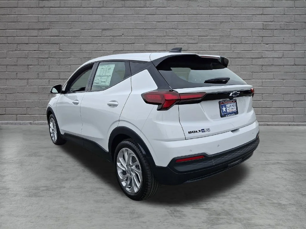 New 2027 Summit White Chevrolet LT image 5