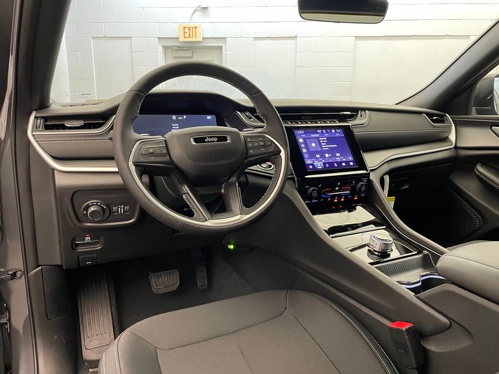 New 2026 Baltic Gray Metallic Clear-Coat Exterior Paint Jeep Laredo X image 9