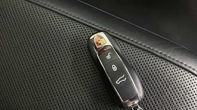 Used 2017  Porsche S E-Hybrid image 33