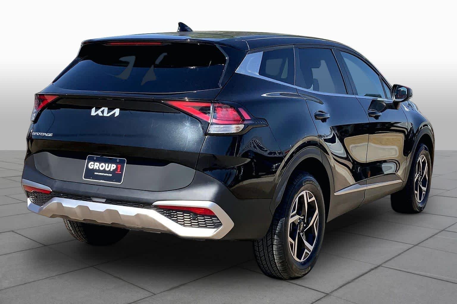 Used 2023 Fusion Black Kia LX image 13