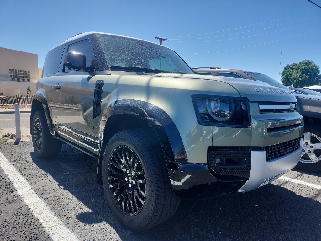 Used 2023 Pangea Green Metallic Land Rover S image 3