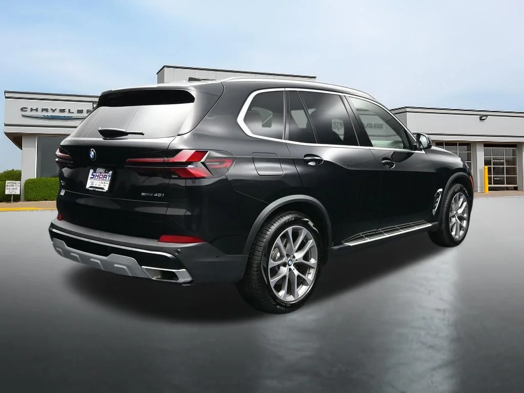 Used 2026 Black BMW sDrive40i image 5