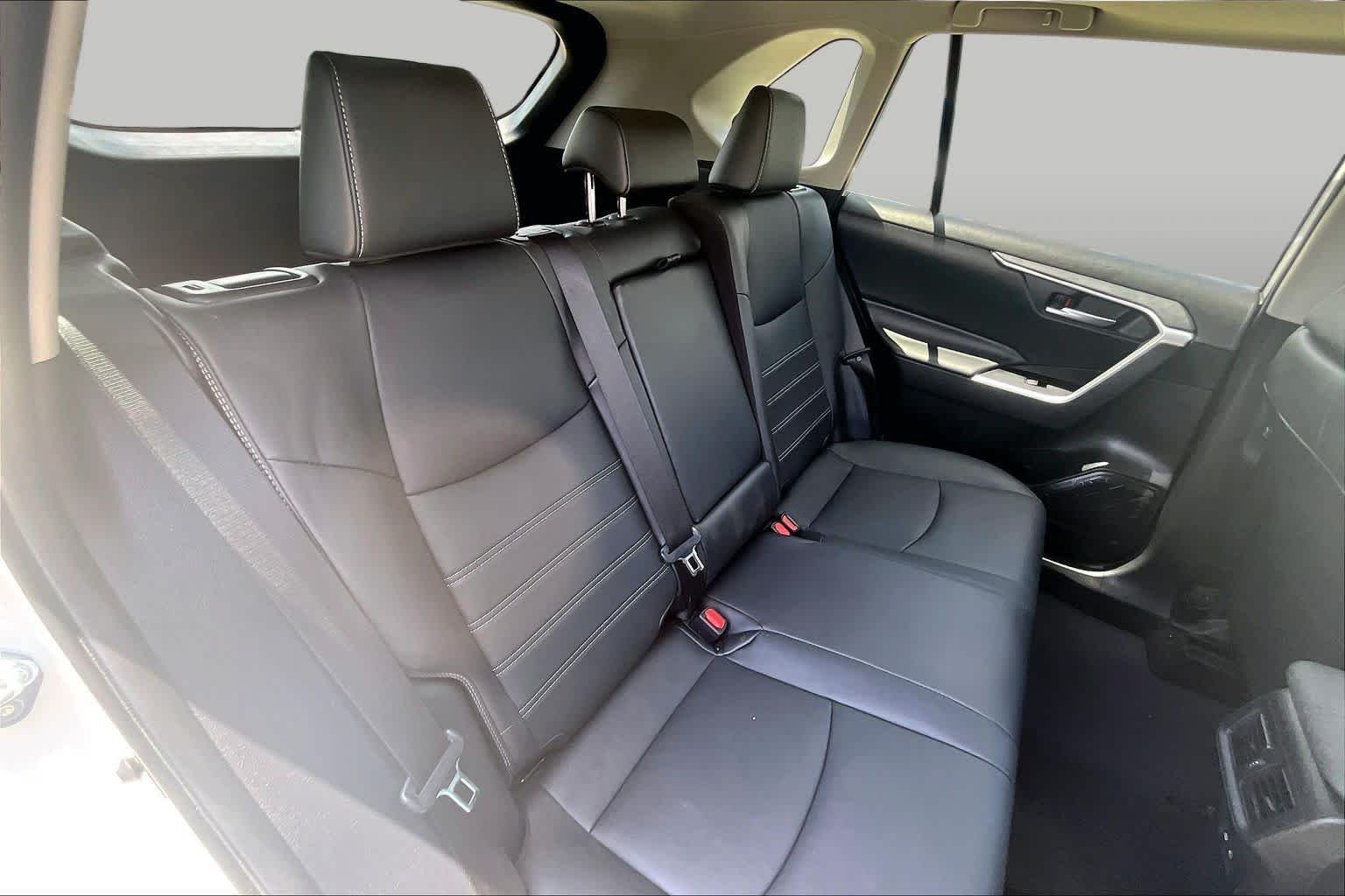 Used 2025 Wind Chill Pearl Toyota XLE Premium image 20