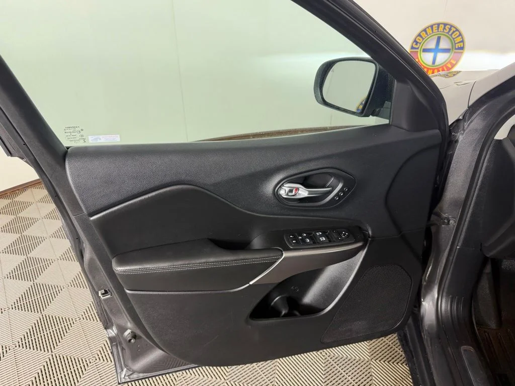 Used 2019 Granite Crystal Clearcoat Metallic Jeep Limited image 12