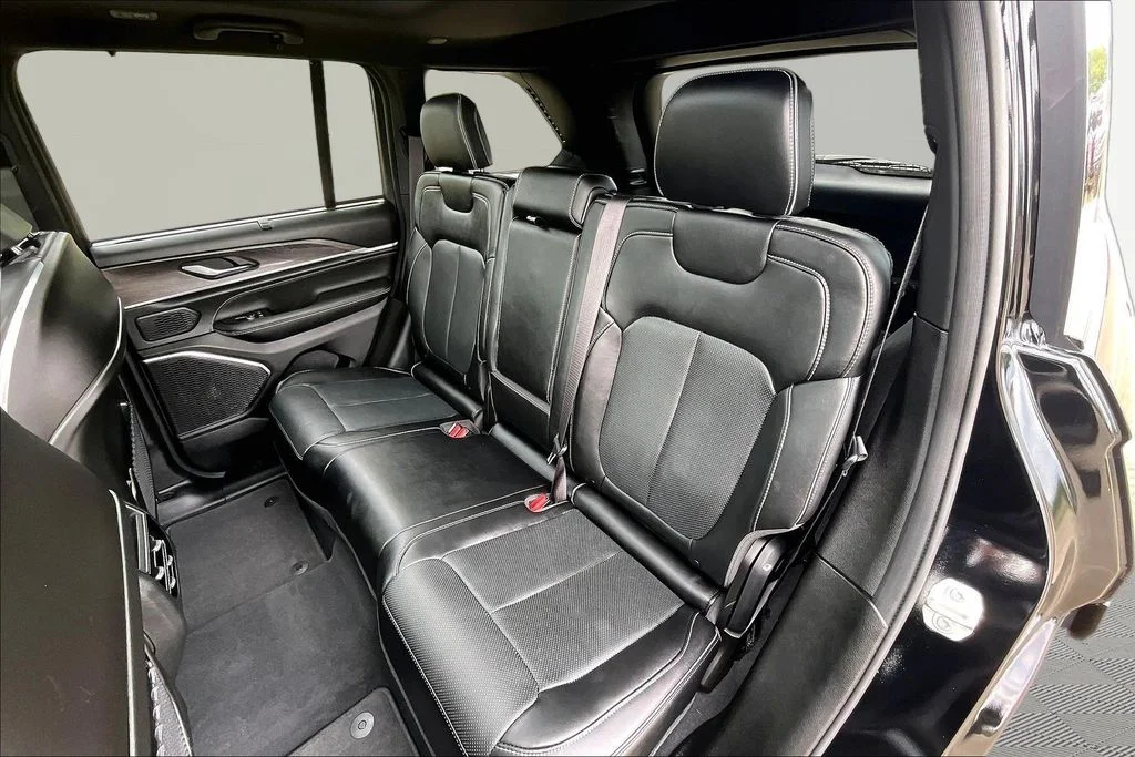 Certified Used 2024 Diamond Black Jeep Overland image 26