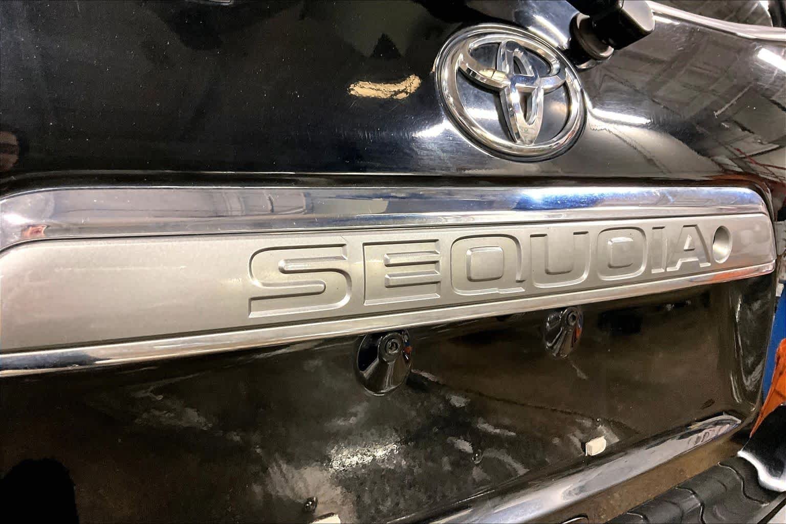 Used 2018 Midnight Black Metallic Toyota Limited image 10