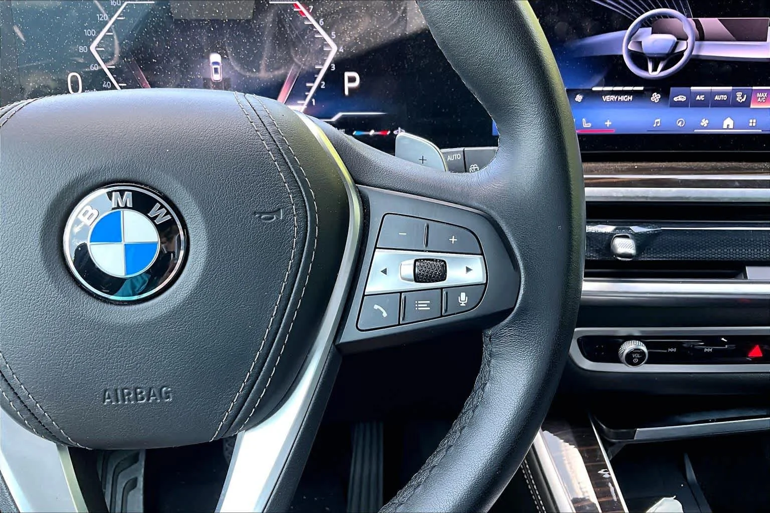 Certified Used 2026 Alpine White BMW xDrive40i image 25