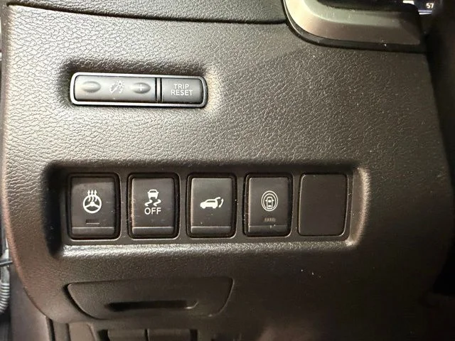 Used 2020 Gray Nissan Platinum image 21
