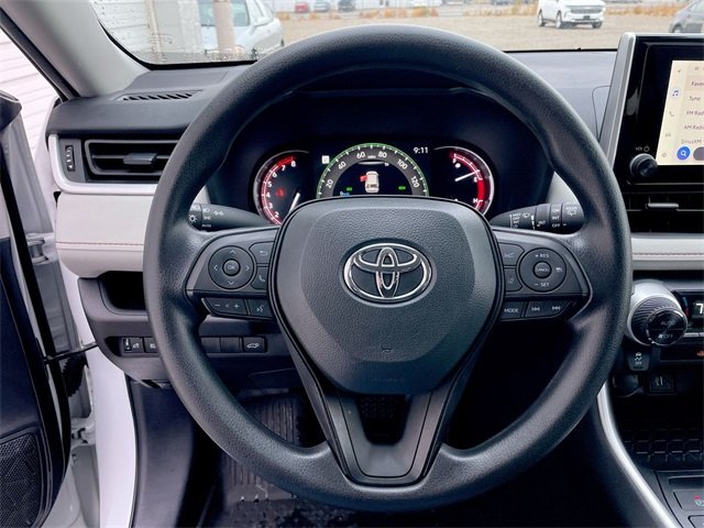 2025 Toyota RAV4 XLE photo 4