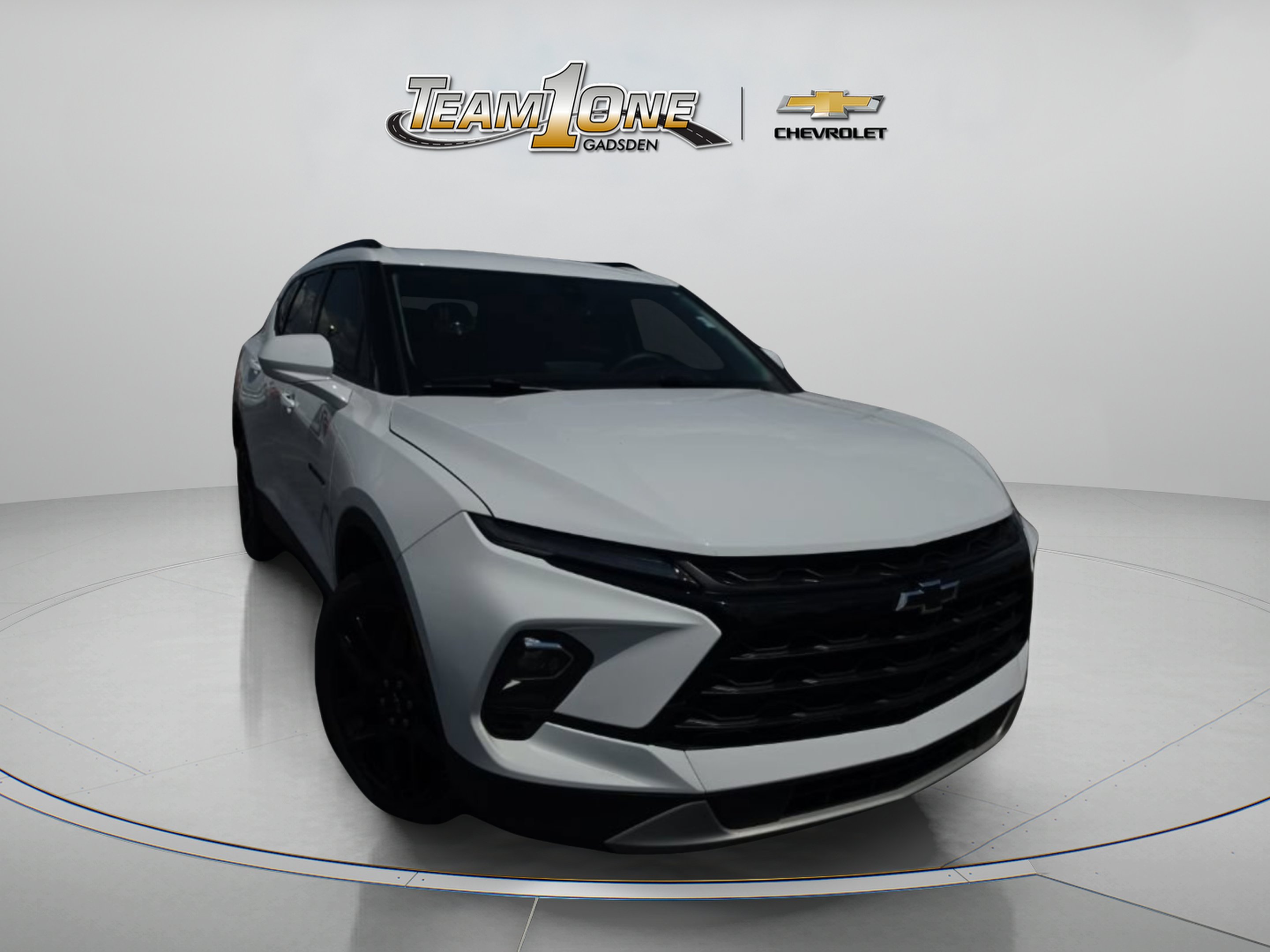Used 2024 Summit White Chevrolet 2LT image 1