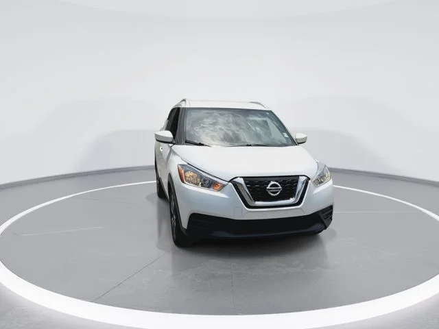 Used 2018 White Nissan SV image 3
