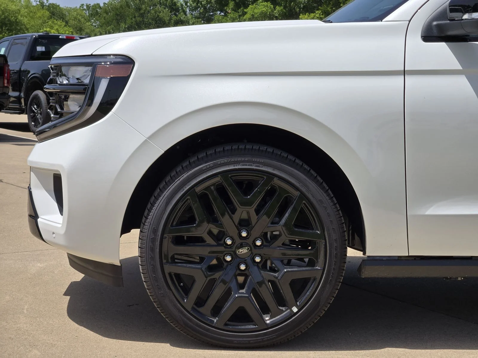 New 2026 Star White Metallic Tri-Coat Ford Platinum® image 6