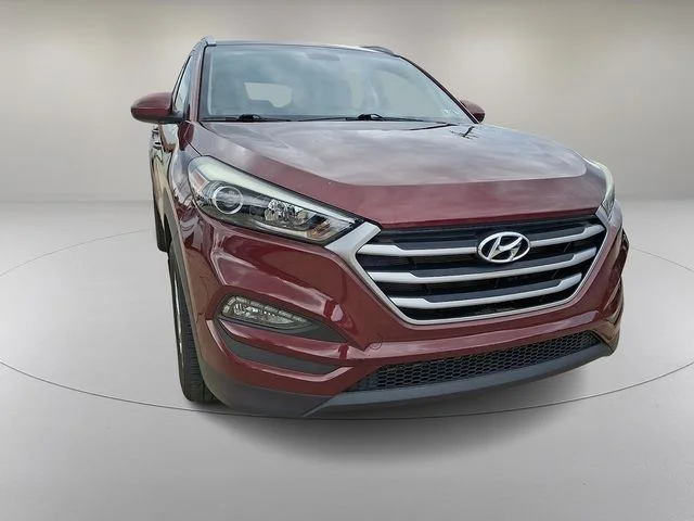 Used 2017 Red Hyundai SE image 2