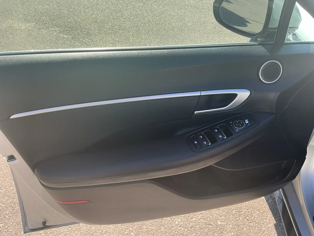 Used 2025 Aero Silver Hyundai SEL image 10