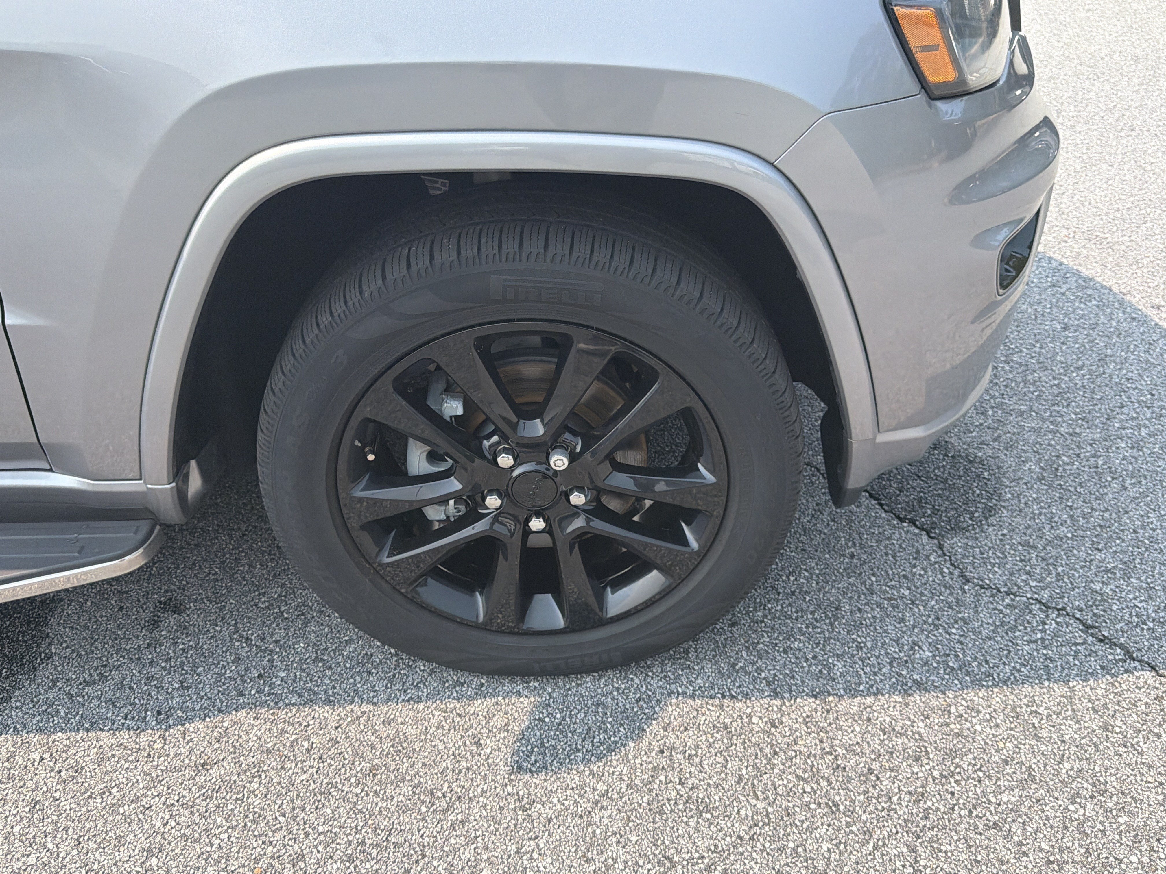 Used 2020 Billet Silver Metallic Clearcoat Jeep Altitude image 16