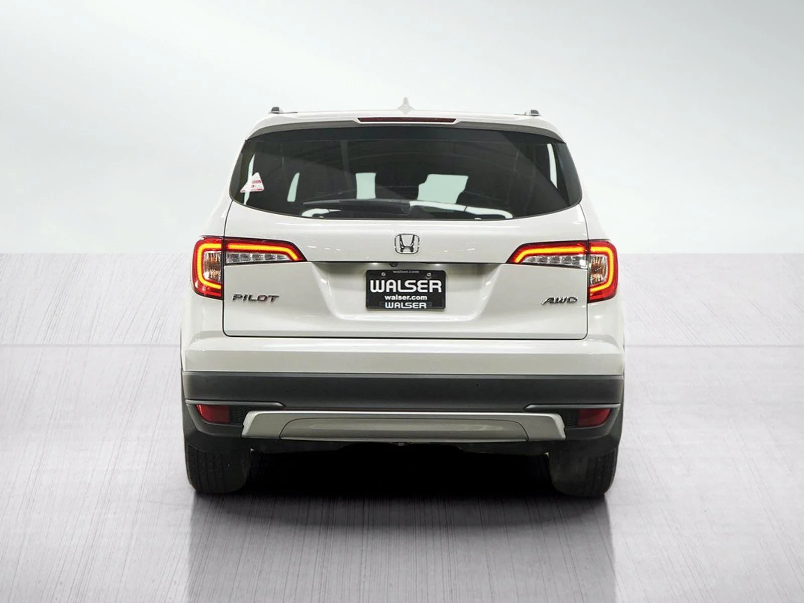 Used 2022 Platinum White Pearl Honda Black Edition image 4