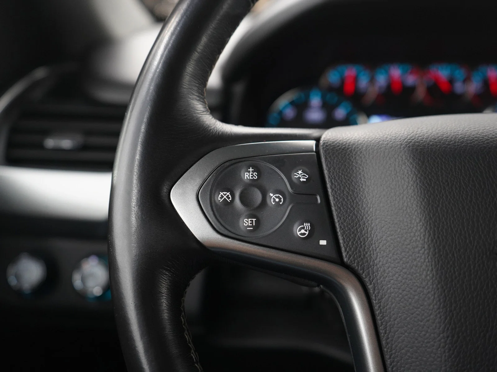 Used 2018 Silver Ice Metallic Chevrolet Premier image 27