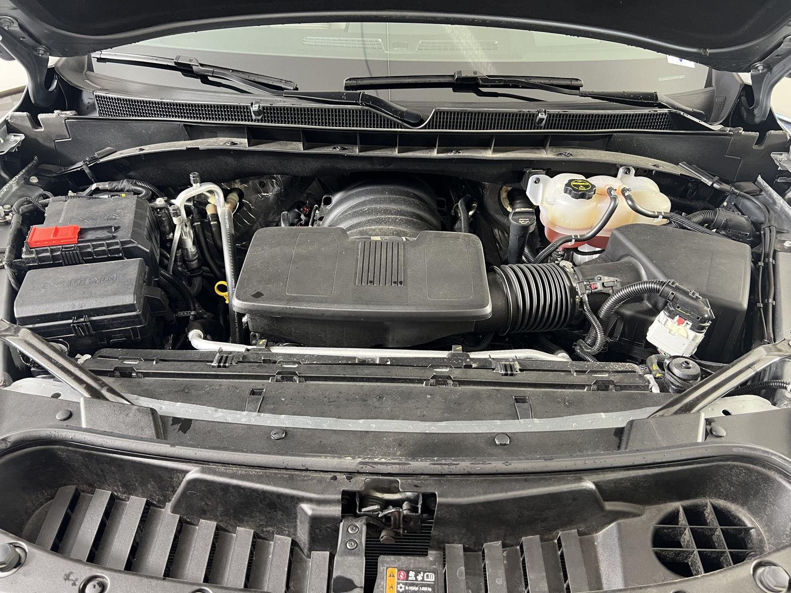 Used 2025 Sterling Metallic GMC Denali Ultimate image 37